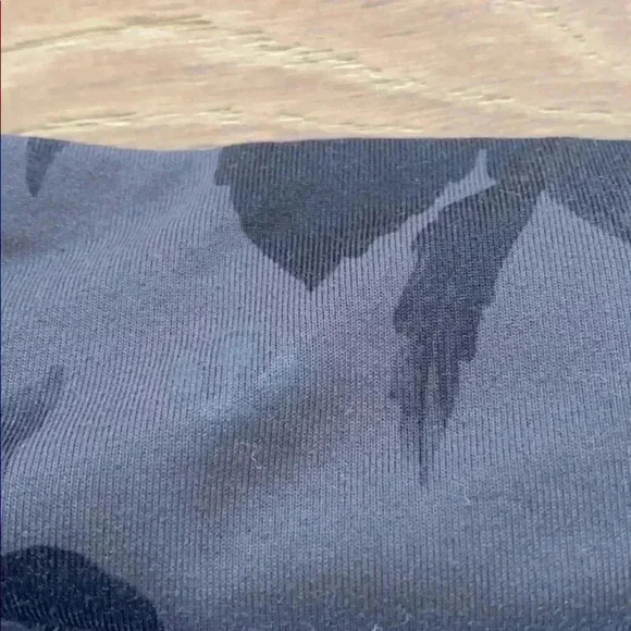 Lululemon floral Capri legging grey black - Picture 4 of 4